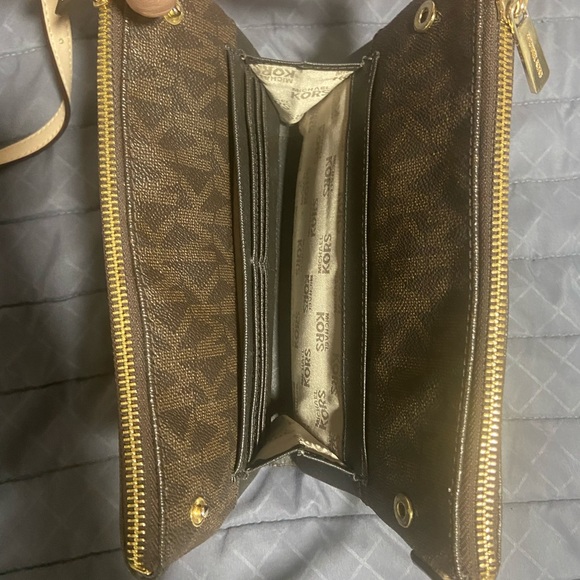 Michael kors double zipped crossbody - Picture 5 of 10